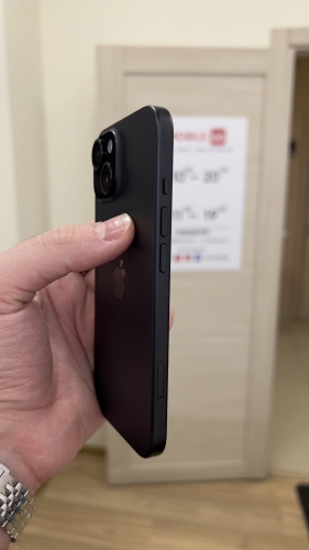 Apple iPhone 15 128Gb Black б/у идеал