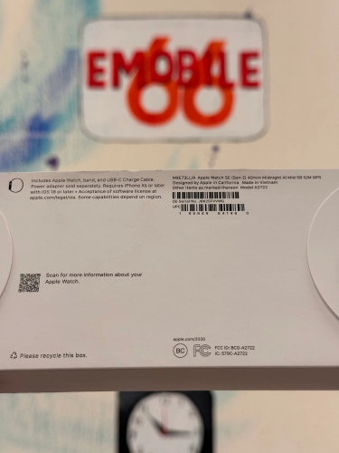 Часы Apple Watch SE 2024, 40 мм, корпус из алюминия цвета «тёмная ночь», спортивный ремешок цвета «тёмная ночь», размер S/M (MXE73)