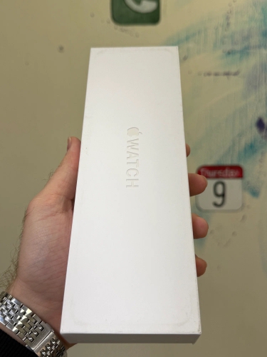 Часы Apple Watch Series 10, 42 мм, корпус из алюминия цвета «чёрный оникс», спортивный ремешок чёрного цвета, размер S/M (MWWE3)