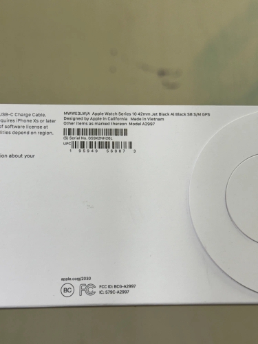 Часы Apple Watch Series 10, 42 мм, корпус из алюминия цвета «чёрный оникс», спортивный ремешок чёрного цвета, размер S/M (MWWE3)